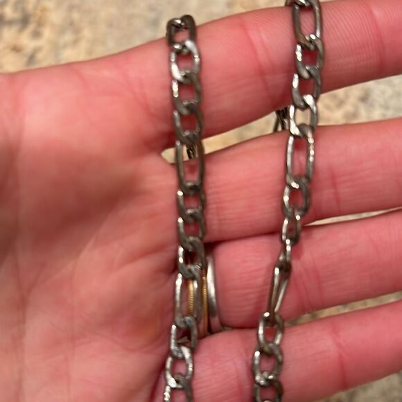 Woman's silver chain with butterfly w faux diamonds - Picture 4 of 7